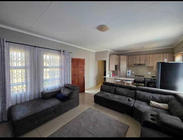 3 BEDROOM FREEHOLD FOR SALE IN DIE HEUWEL